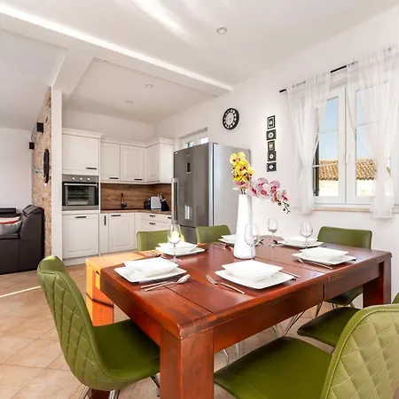 Kala-luxury Villa, Heated Pool In A Quiet Area - By Traveler Tourist Agency Krk Willa Kras
