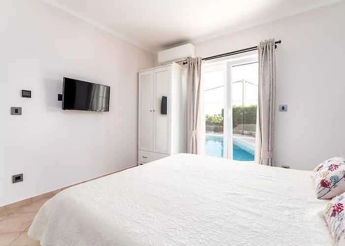 Kala-luxury Villa, Heated Pool In A Quiet Area - By Traveler Tourist Agency Krk Villa Kras