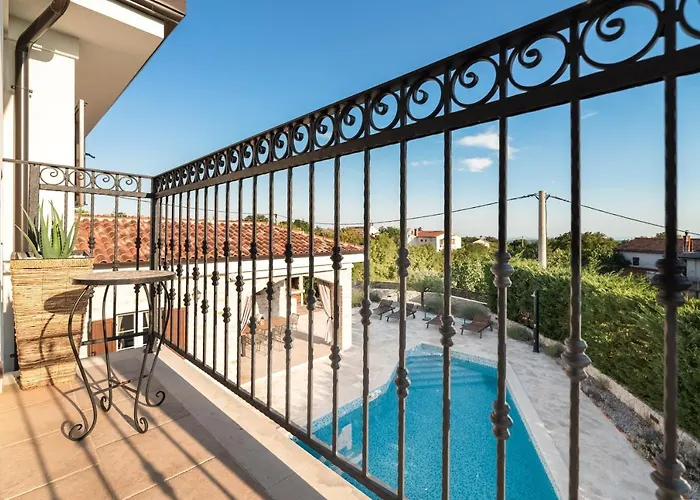 Kala-luxury Villa, Heated Pool In A Quiet Area - By Traveler Tourist Agency Krk * Kras