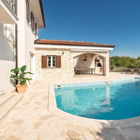 Kala-luxury Villa, Heated Pool In A Quiet Area - By Traveler Tourist Agency Krk Villa *