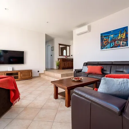 Kala-luxury Villa, Heated Pool In A Quiet Area - By Traveler Tourist Agency Krk Villa