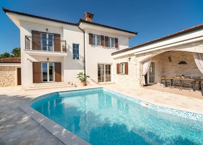 Kala-luxury Villa, Heated Pool In A Quiet Area - By Traveler Tourist Agency Krk فيلة