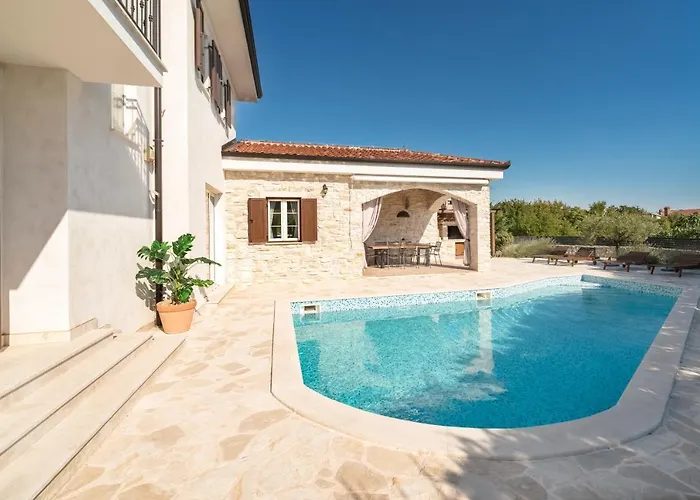 Kala-luxury Villa, Heated Pool In A Quiet Area - By Traveler Tourist Agency Krk فيلة *