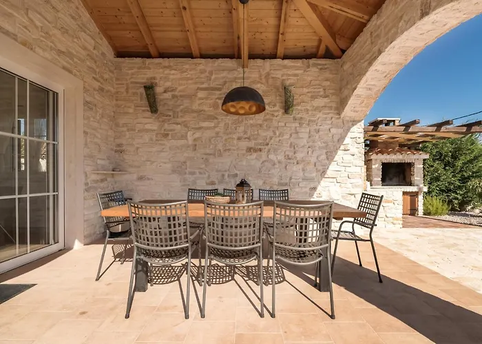 Kala-luxury Villa, Heated Pool In A Quiet Area - By Traveler Tourist Agency Krk فيلة