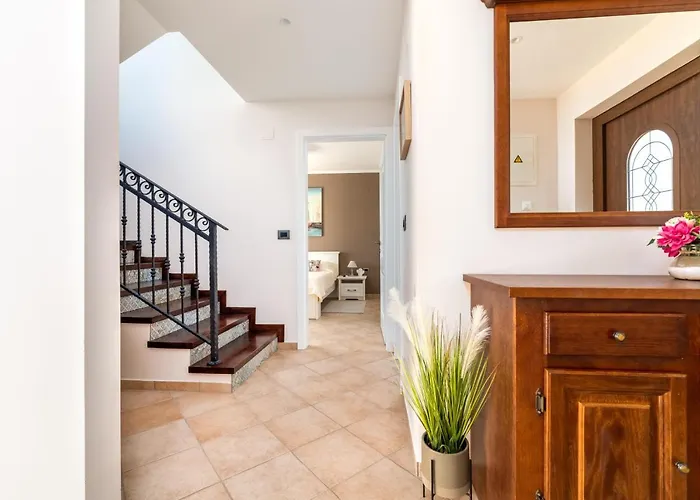 فيلة Kala-luxury Villa, Heated Pool In A Quiet Area - By Traveler Tourist Agency Krk