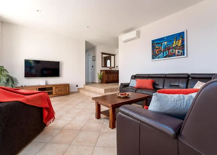 Kala-luxury Villa, Heated Pool In A Quiet Area - By Traveler Tourist Agency Krk فيلة
